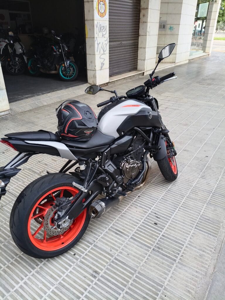 mantenimiento Yamaha MT-07 por kilometraje en una imagen real del modelo