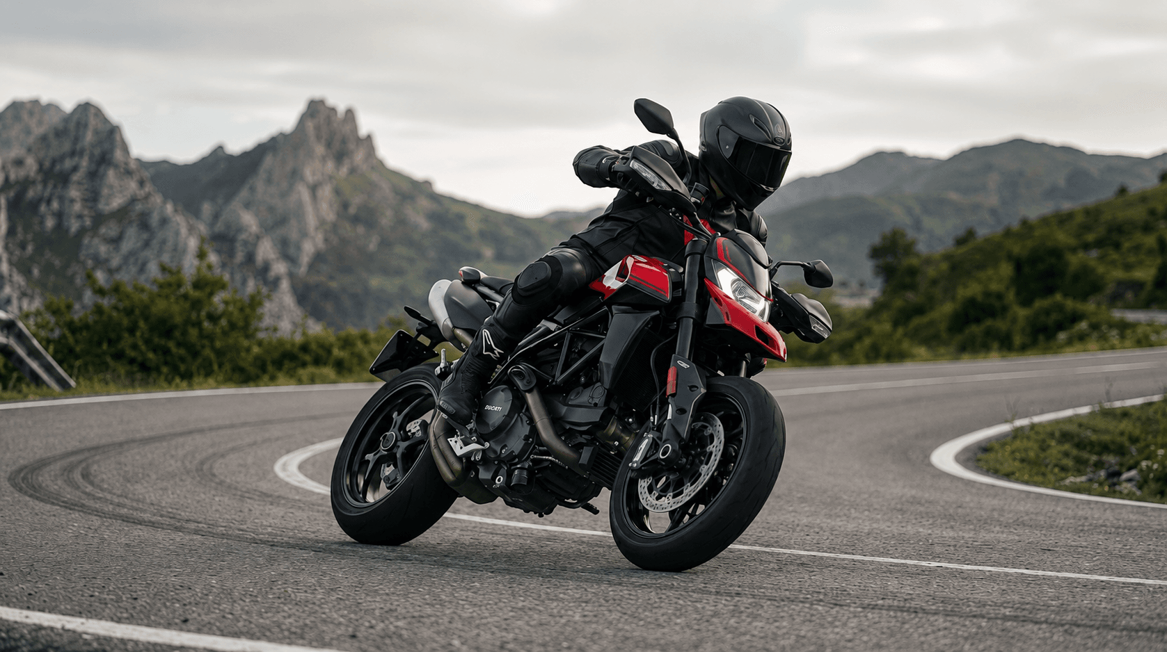 Ducati Hypermotard 698 Mono Nera: la supermotard oscura de Ducati llega con 77,5 CV