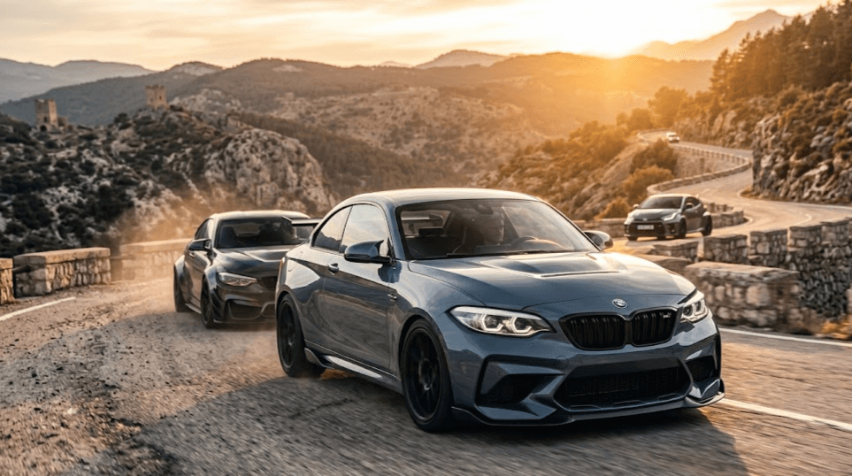 BMW M2 CS de gasolina en circuito con diseño deportivo compacto y agresivo