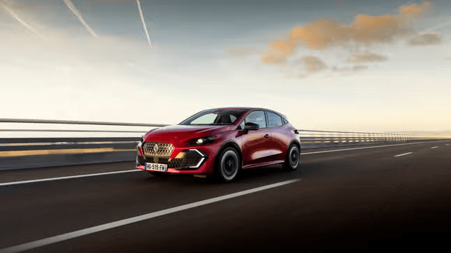 Renault Clio Eco-G 120 circulando por ciudad con etiqueta ECO y tecnología GLP