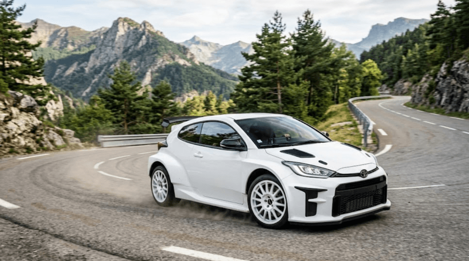Toyota GR Yaris 2026 deportivo compacto inspirado en rally con cambio manual y tracción total