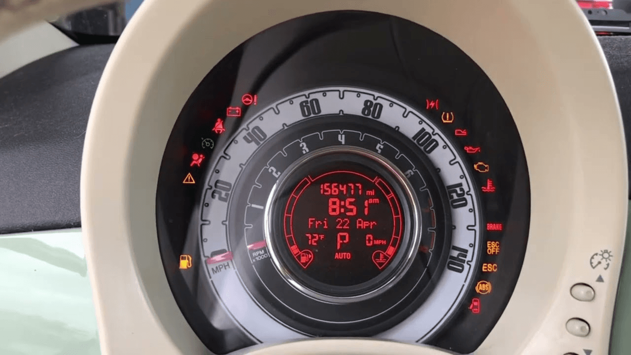 Testigos Fiat 500: 9 avisos importantes que debes vigilar