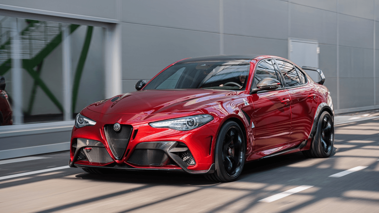 Alfa Romeo Giulia: 7 razones por las que sigue enamorando a los conductores