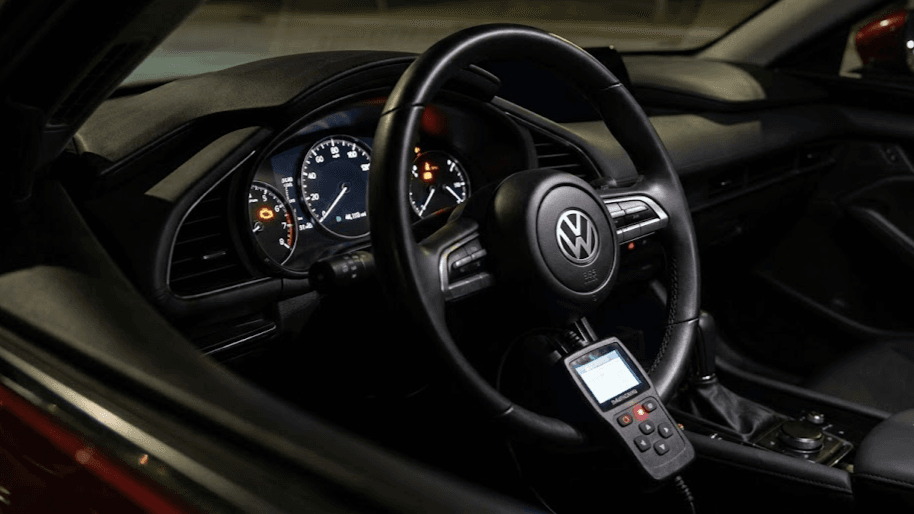 Volkswagen Golf testigo motor: 7 causas y cuándo preocuparte