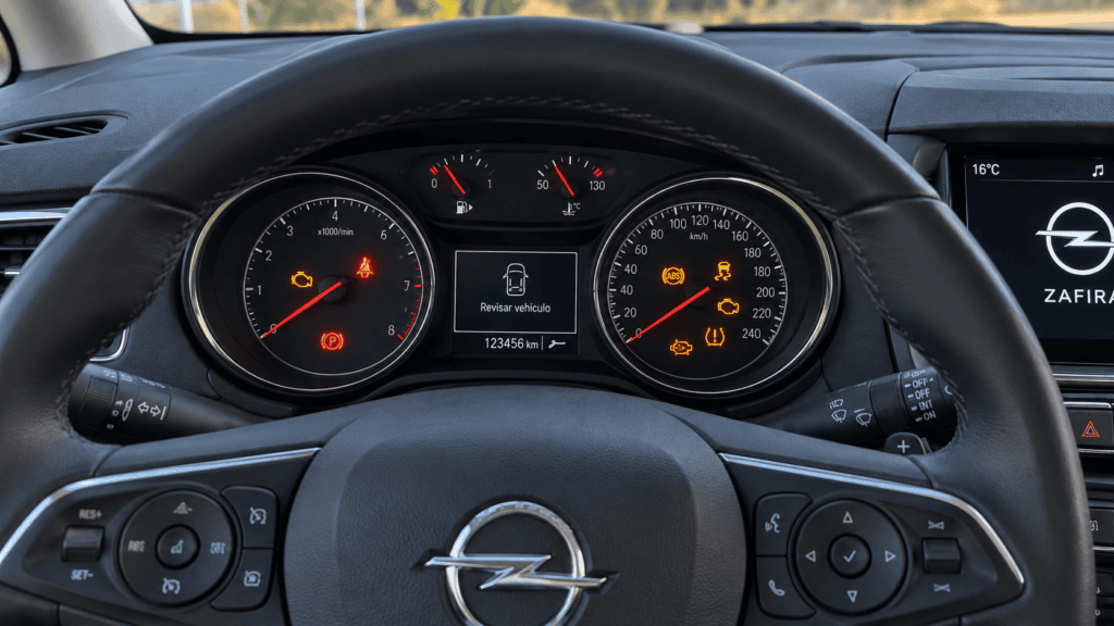 Testigos Opel Zafira en el cuadro de un monovolumen familiar